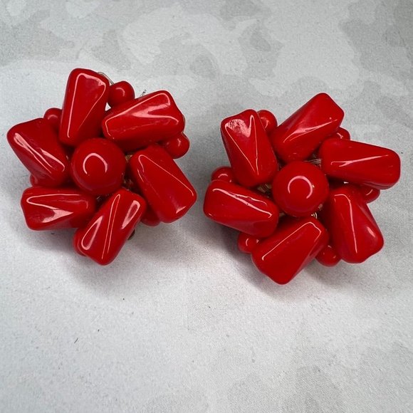 Vintage Candy Red Beaded Flower Cluster Clip On Estate Earrings - Picture 1 of 7